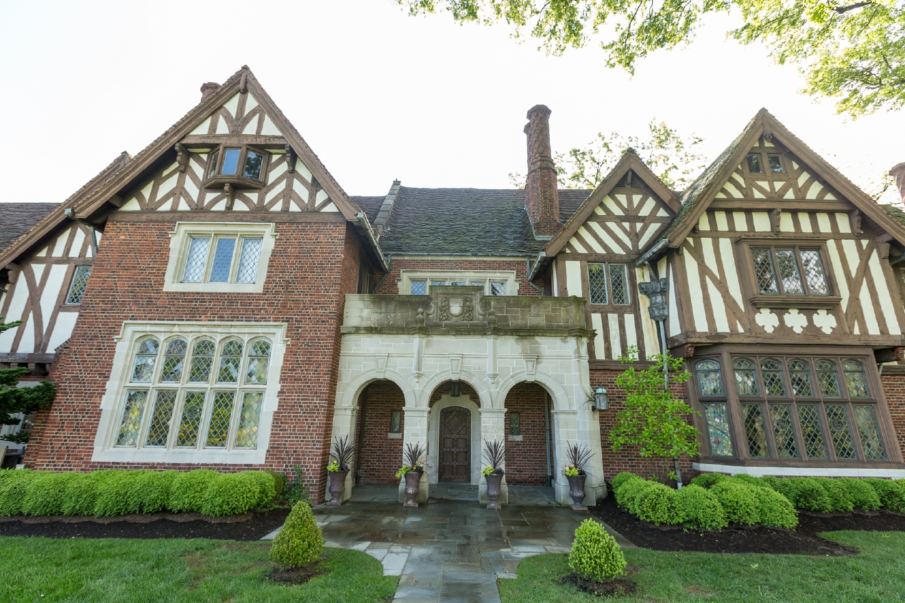 The Pinecroft Mansion Is A Peek Into Cincy's Gleaming Past Cincinnati