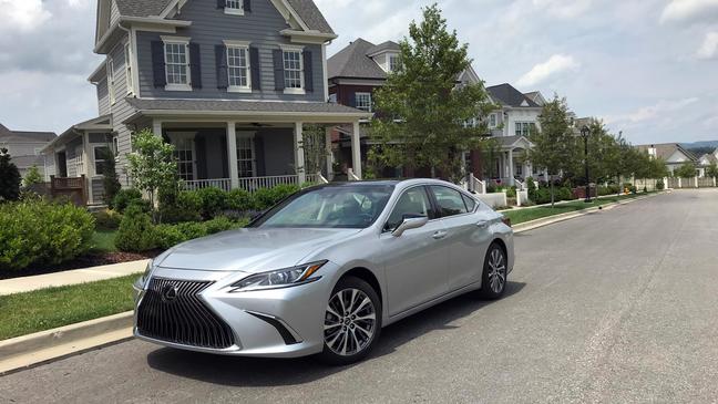 2019 Lexus ES: A mid-size luxury that gets more [First Look]