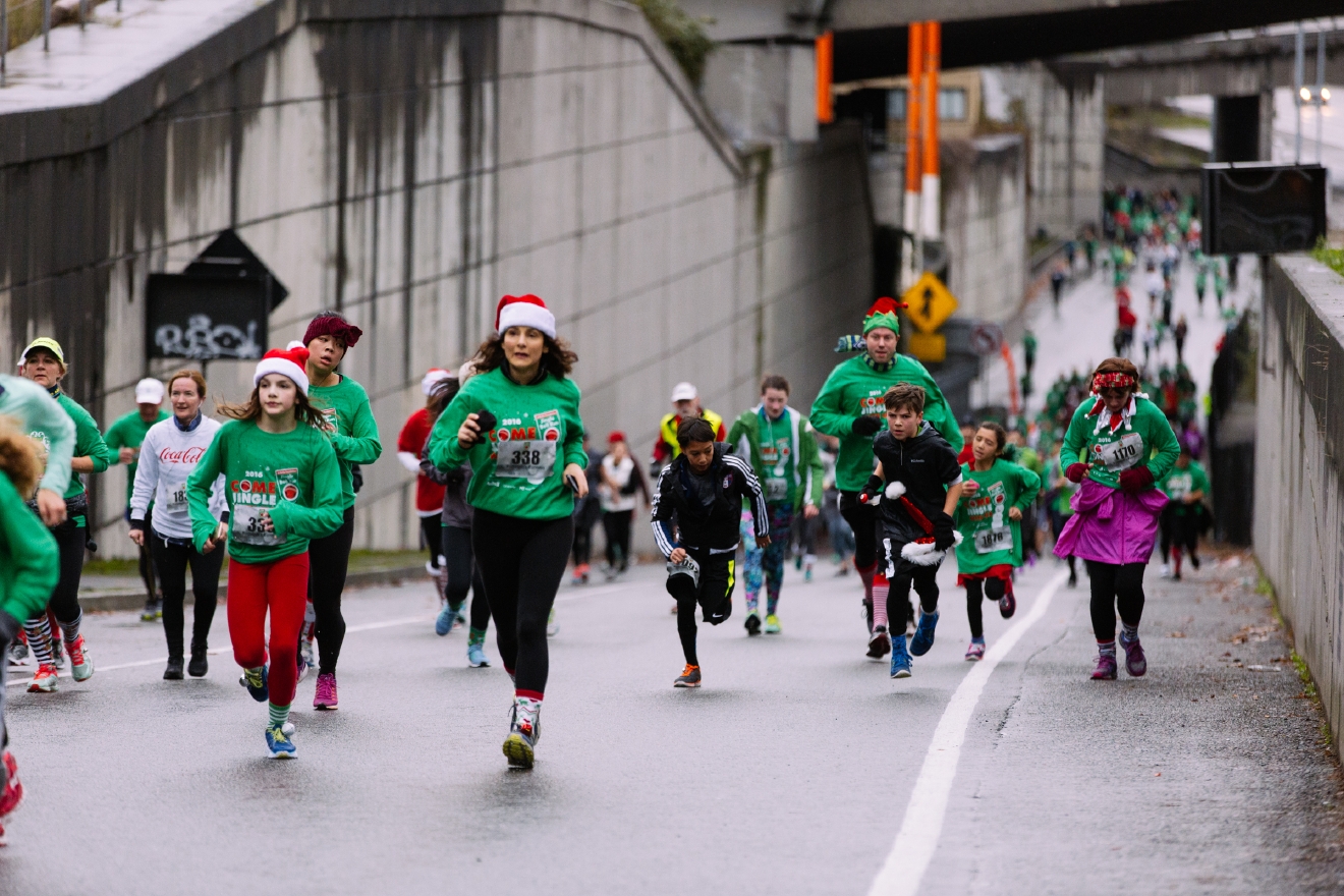 Photos Thousands hit Downtown Seattle for the Jingle Bell Run