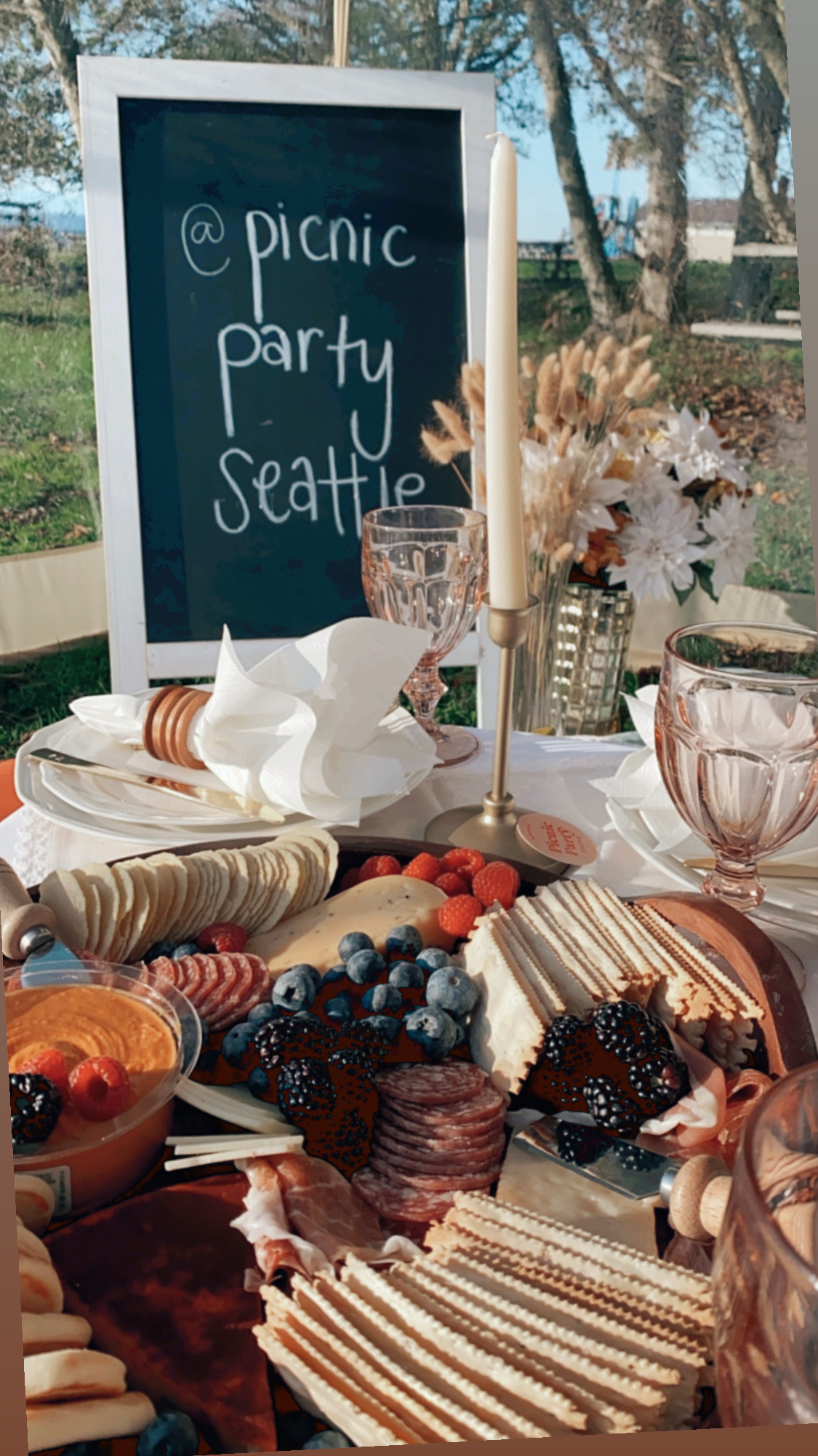 Photos Luxury popup picnics for date nights, anniversaries, birthdays
