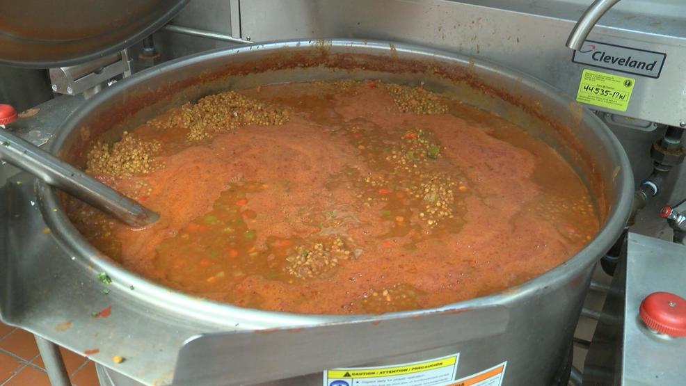 Making the largest bowl of chili in the world KLEW