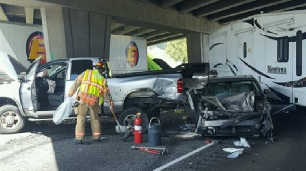 6car crash closed I5 northbound near Roseburg KTVL