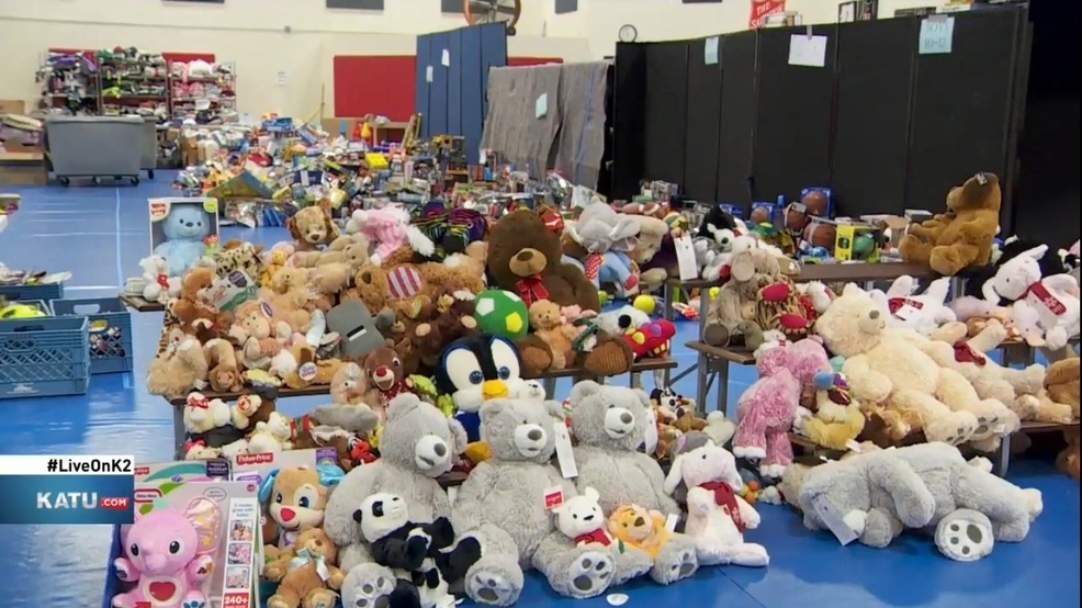 Salvation Army Elves Distribute Toys To Families In Need Katu Salvation Army Elves Distribute Toys