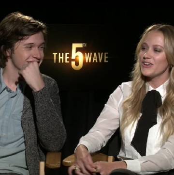 Nick Robinson And Maika Monroe Bring The Fight To The 5th Wave Kutv