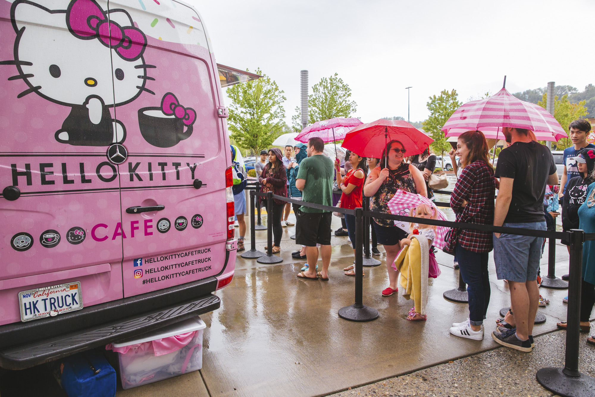 Photos: Hello Kitty Cafe Truck Returns To Seattle With Tons Of New ...